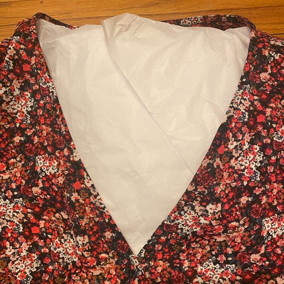 ⭐️BOGO⭐️ LOFT long sleeve floral blouse faux wrap M - Picture 3 of 9